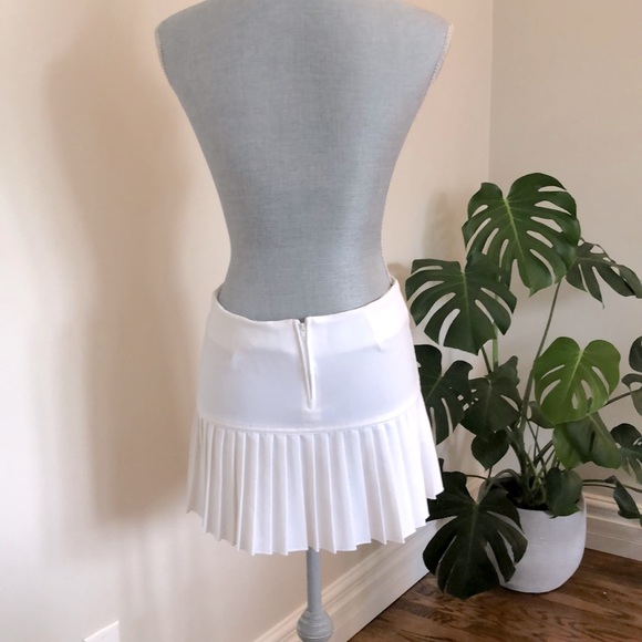 White pleated skirt - Picture 2 of 3